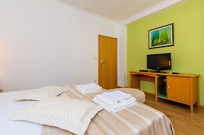 Apartments & Rooms V&M