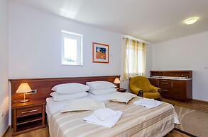 Apartments & Rooms V&M