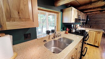Stunning Apple Lane Log Cabin