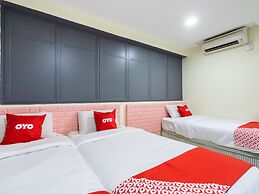 OYO 89717 Budget Star Hotel