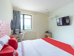 OYO 89717 Budget Star Hotel