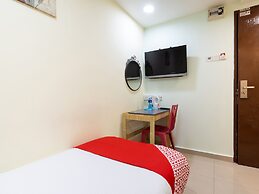 OYO 89717 Budget Star Hotel