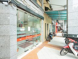 OYO 89717 Budget Star Hotel