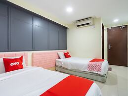 OYO 89717 Budget Star Hotel