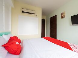 OYO 89717 Budget Star Hotel
