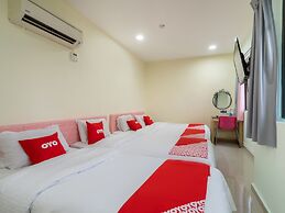 OYO 89717 Budget Star Hotel