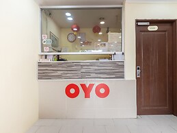 OYO 89717 Budget Star Hotel