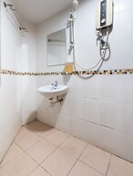 OYO 89717 Budget Star Hotel