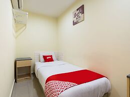 OYO 89717 Budget Star Hotel