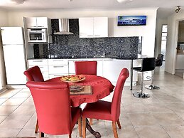 Cairns Apartment Esplanade Ocean Views