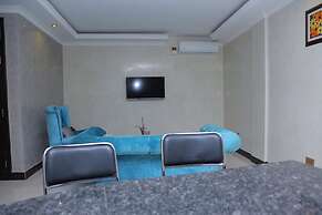 Signature Suites & Hotel
