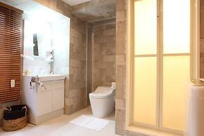 Shimanouchi Luxury Apartment