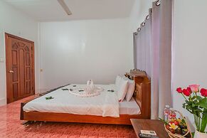 Five Rose Siem Reap Hostel