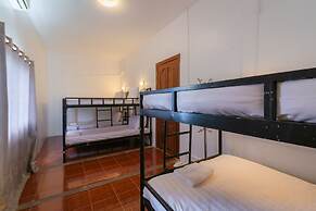 Five Rose Siem Reap Hostel