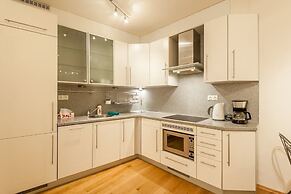 Romantic Condo near Charles Bridge