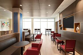 Holiday Inn Express & Suites Beaver Dam by IHG