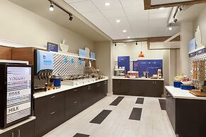 Holiday Inn Express & Suites Beaver Dam by IHG