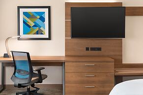 Holiday Inn Express & Suites Beaver Dam by IHG