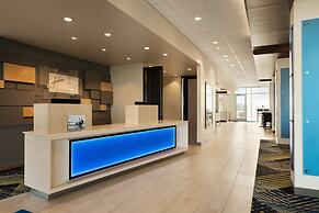 Holiday Inn Express & Suites Beaver Dam by IHG