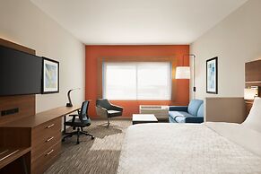 Holiday Inn Express & Suites Beaver Dam by IHG
