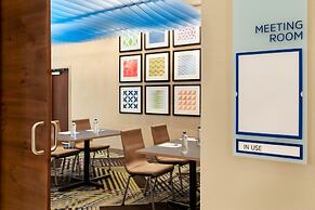 Holiday Inn Express & Suites Beaver Dam by IHG