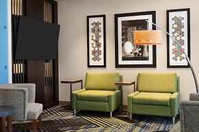 Holiday Inn Express & Suites Beaver Dam by IHG