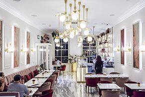 Billionaire Suites Kensington