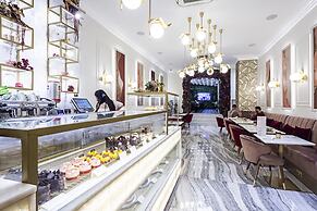 Billionaire Suites Kensington