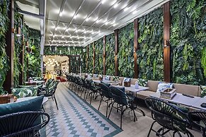 Billionaire Suites Kensington