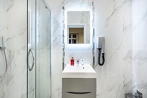 Billionaire Suites Kensington