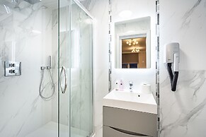 Billionaire Suites Kensington