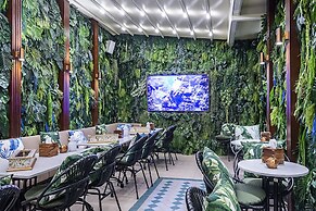 Billionaire Suites Kensington