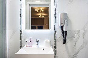 Billionaire Suites Kensington