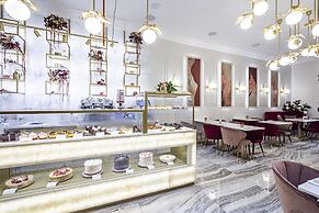 Billionaire Suites Kensington