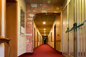 Diplomat Plaza Hotel & Resort
