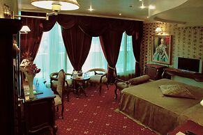 Diplomat Plaza Hotel & Resort