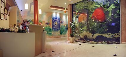 Diplomat Plaza Hotel & Resort