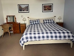 Petfriendly-beachfront-sunsetfacingsunporch-garden
