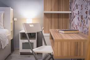 Welcoming Koukaki Home  by Cloudkeys