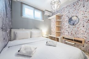 Welcoming Koukaki Home  by Cloudkeys