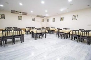 Hotel Golden Ram Vilas