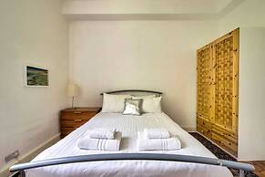Bright Flat in City Centre for up to 6 Guests!