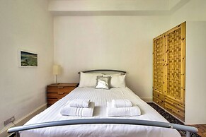 Bright Flat in City Centre for up to 6 Guests!