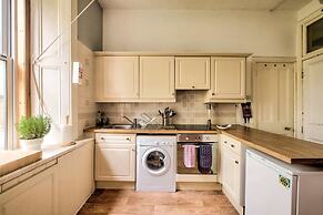 Bright Flat in City Centre for up to 6 Guests!