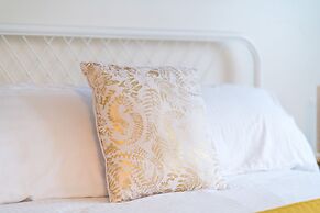 Ella Fitzgerald - Luxury 2 Bedroom Apt