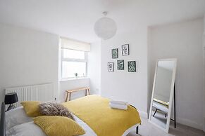 Ella Fitzgerald - Luxury 2 Bedroom Apt