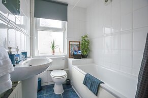 Ella Fitzgerald - Luxury 2 Bedroom Apt