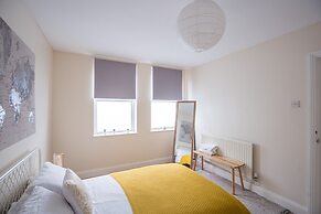 Ella Fitzgerald - Luxury 2 Bedroom Apt