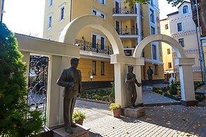 Mandarin ClubHouse