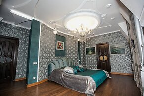 Mandarin ClubHouse